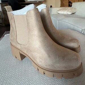 Chic Tan Ankle Boots
